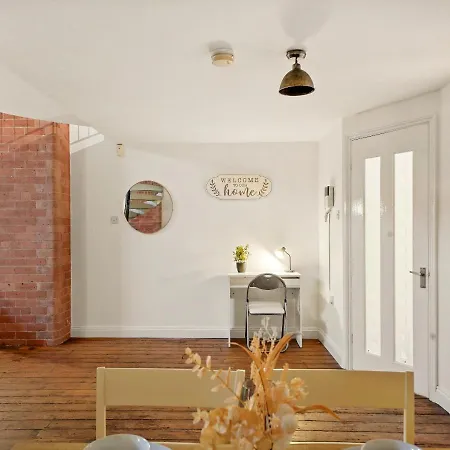 Parking, Heated Floors, Sleeps 4 Guests, Netflix *
