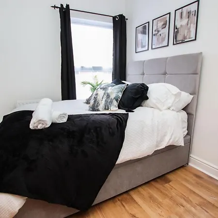 Stylish, Homely City Centre 3 Bed Property Sleeps 6 Holiday home Lincoln