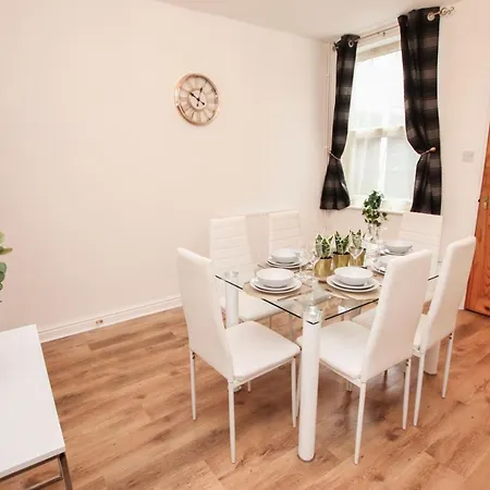 Stylish, Homely City Centre 3 Bed Property Sleeps 6 * Lincoln