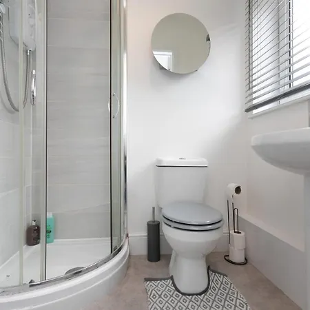 Apartment Near Hospital, Netflix, Sleeps Up To 3, Fast Wi-fi *