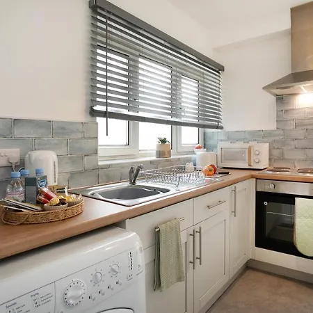 Apartment Near Hospital, Netflix, Sleeps Up To 3, Fast Wi-fi