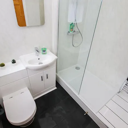 Stylish, Homely City Centre 3 Bed Property Sleeps 6 *