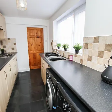 Stylish, Homely City Centre 3 Bed Property Sleeps 6 Holiday home Lincoln