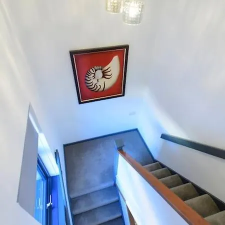 The Imp's Pad - Off Steep Hill - Private Parking Holiday home