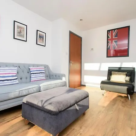 The Imp's Pad - Off Steep Hill - Private Parking Holiday home *