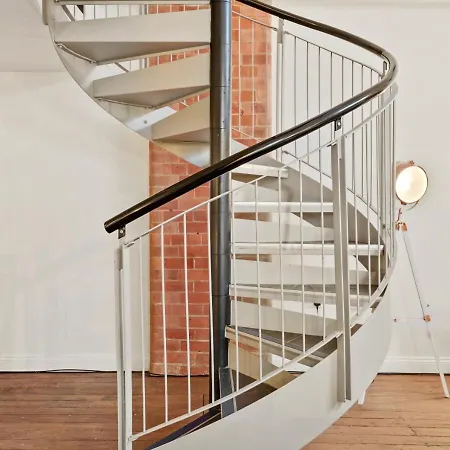 Parking, Heated Floors, Sleeps 4 Guests, Netflix * Lincoln