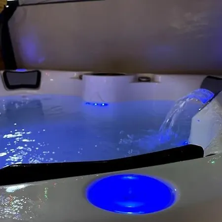 Area Terraced House With Private Hot Tub *