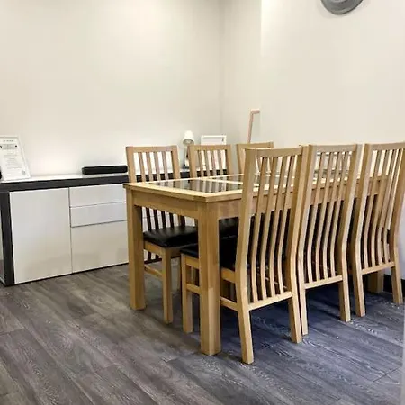 Area Terraced House With Private Hot Tub Holiday home *
