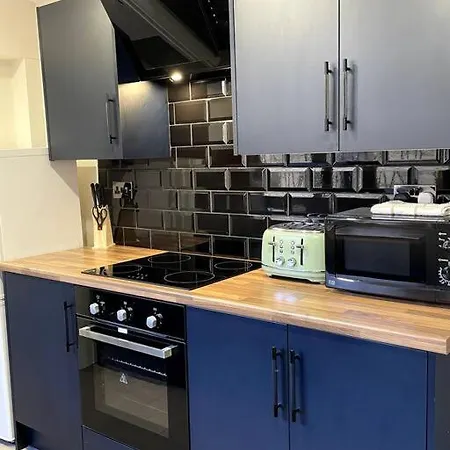Area Terraced House With Private Hot Tub Holiday home