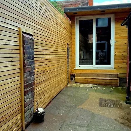 Area Terraced House With Private Hot Tub Lincoln