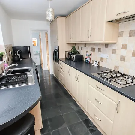 Holiday home Stylish, Homely City Centre 3 Bed Property Sleeps 6 *