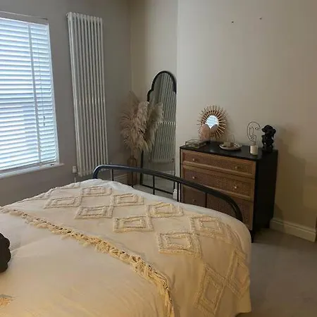 Homely 2-bed Terrace With Log Burner