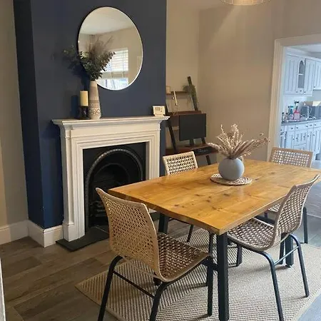 Homely 2-bed Terrace With Log Burner *