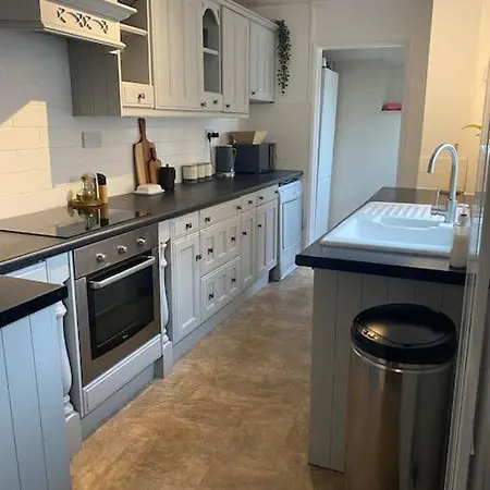 Apartment Homely 2-bed Terrace With Log Burner *