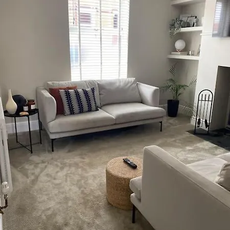 Homely 2-bed Terrace With Log Burner Apartment