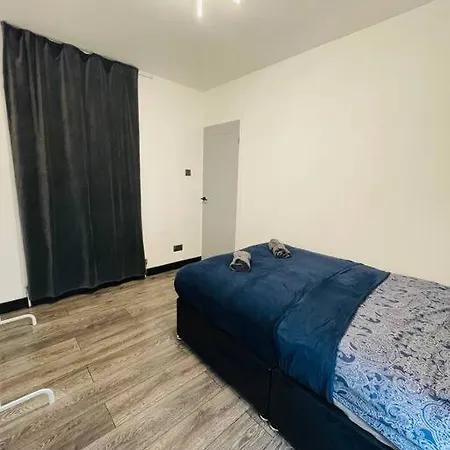 Area Terraced House With Private Hot Tub *