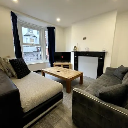 Holiday home Area Terraced House With Private Hot Tub Lincoln