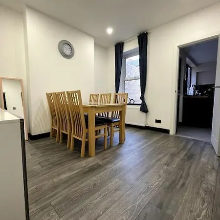 Area Terraced House With Private Hot Tub