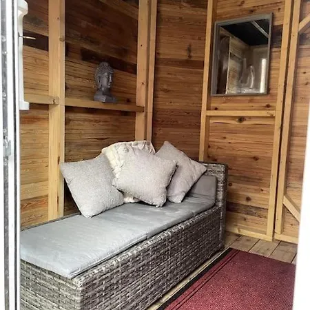 Area Terraced House With Private Hot Tub *