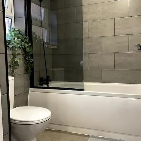 Area Terraced House With Private Hot Tub Lincoln