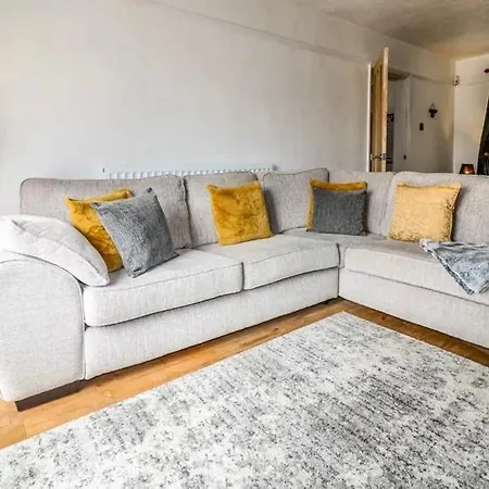 Hunters Lodge, With Parking For One Car Holiday home Lincoln
