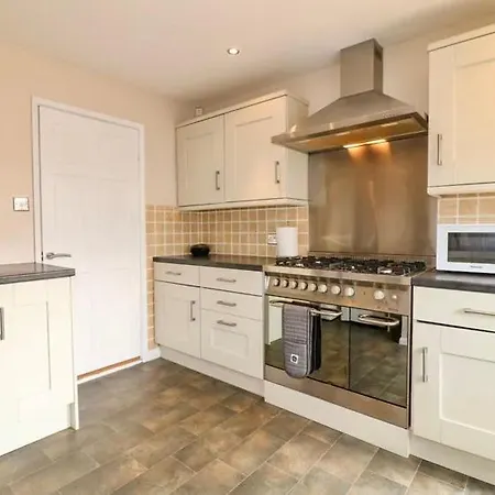 Hunters Lodge, With Parking For One Car * Lincoln