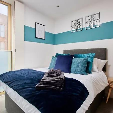 Swanky Centre Apartment *