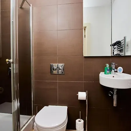 Swanky Centre Apartment