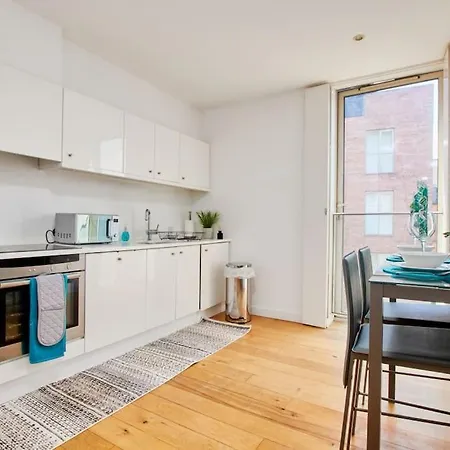 Swanky Centre Apartment