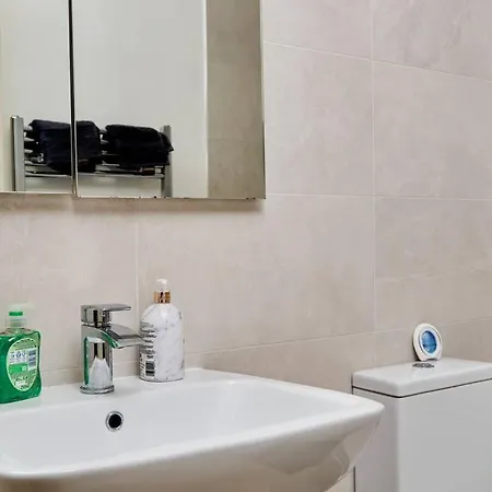 Swanky Centre Apartment *