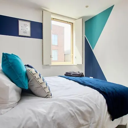 Swanky Centre Apartment