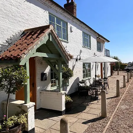 The Man, Eco-friendly Cabin In The Lincolnshire Countryside With Heating And Hot Water Lincoln