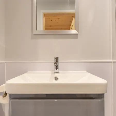 The Man, Eco-friendly Cabin In The Lincolnshire Countryside With Heating And Hot Water Apartment