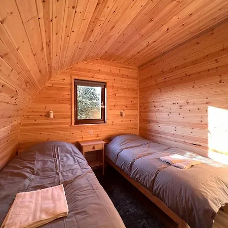The Man, Eco-friendly Cabin In The Lincolnshire Countryside With Heating And Hot Water