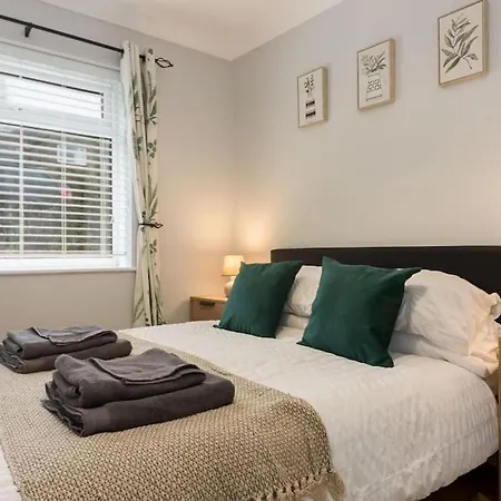 Elegant Three Bed Apartment