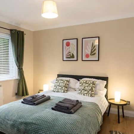 Elegant Three Bed Apartment
