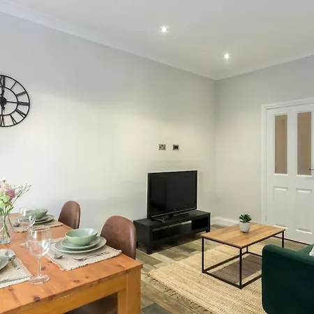 Elegant Three Bed *