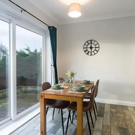 Apartment Elegant Three Bed