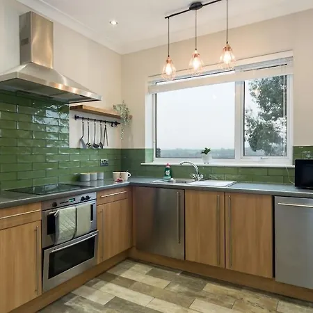 Elegant Three Bed Apartment
