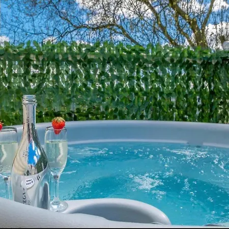 Holiday home Tattershall Lakes Private Hot Tub - Sleeps 6