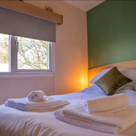 Tattershall Lakes Private Hot Tub - Sleeps 6 Holiday home *