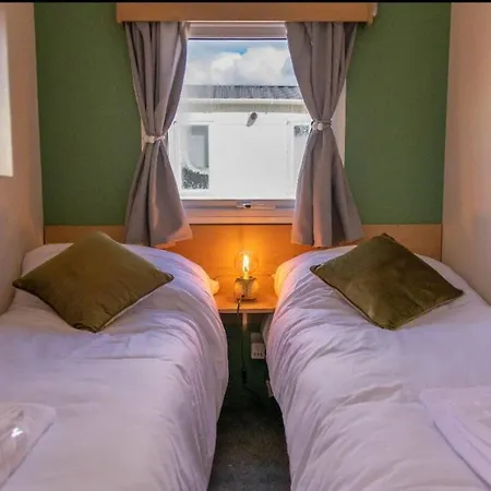 Tattershall Lakes Private Hot Tub - Sleeps 6 Holiday home