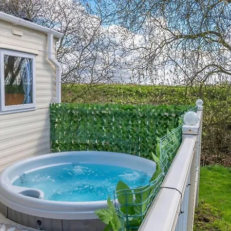 Holiday home Tattershall Lakes Private Hot Tub - Sleeps 6 *