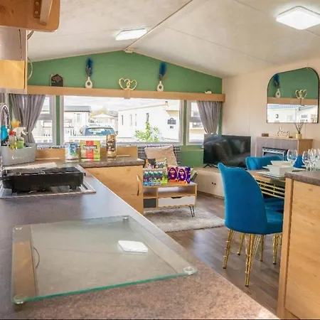 Tattershall Lakes Private Hot Tub - Sleeps 6