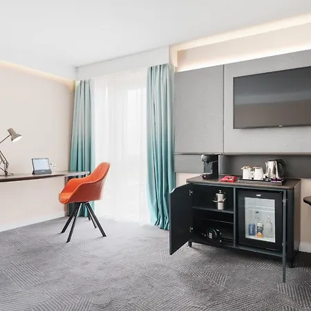 By Ihg Hotel Lincoln