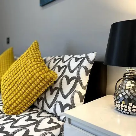 Modern And Spacious House With Hot Tub Apartment Lincoln