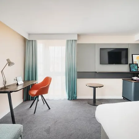 Hotel By Ihg
