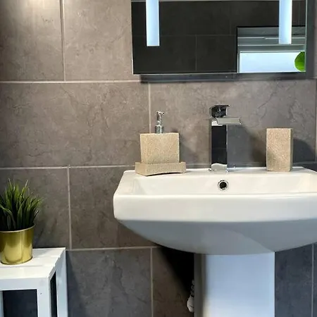 Modern And Spacious House With Hot Tub Apartment Lincoln
