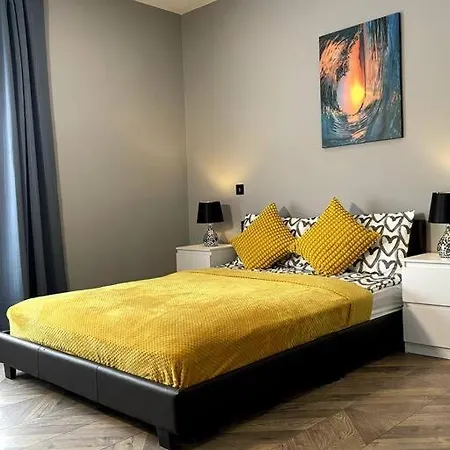 Modern And Spacious House With Hot Tub Apartment Lincoln