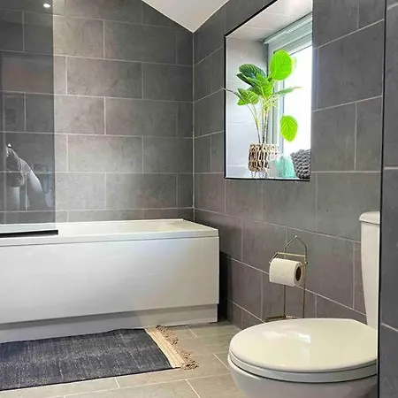 Modern And Spacious House With Hot Tub Apartment Lincoln